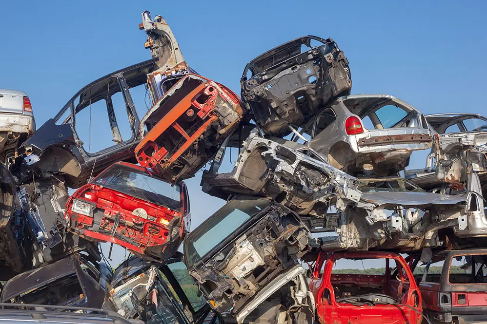 Ile dostanę za auto na złomie? Cennik złomowania samochodu